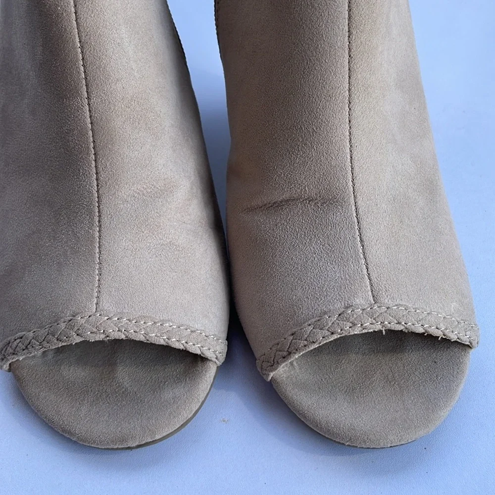 LC Lauren Conrad Boots Womens Beige Ankle Booties Suede Wedge Zip Up Size 9-12